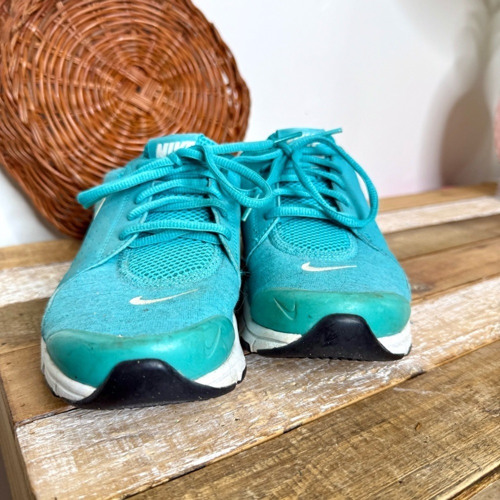 Nike Turquoise Running Shoes with White Swoosh Size 6 Women’s - Picture 7 of 16